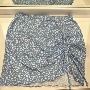 Altered state side cinch mini floral skirt